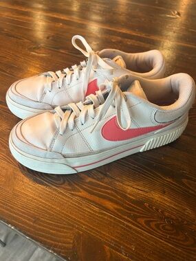 Nike Women’s Legacy Court Lift - white/sea coral